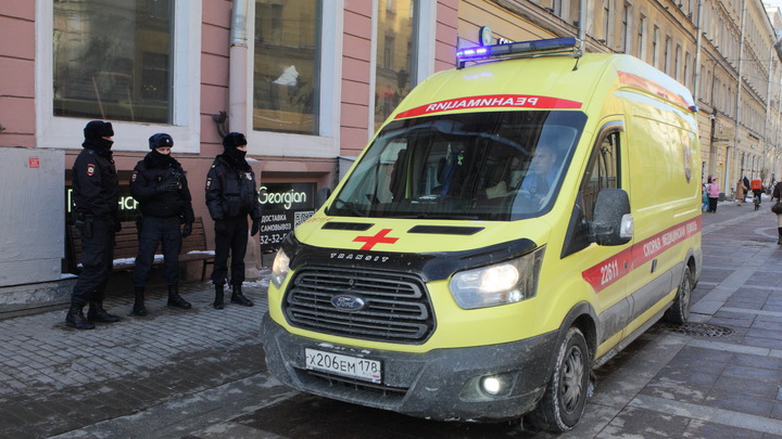 Грузовик протаранил перрон автовокзала в Липецке: Погибла женщина