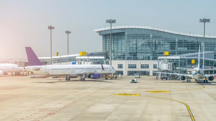 Работа двух аэропортов в Польше была временно приостановлена