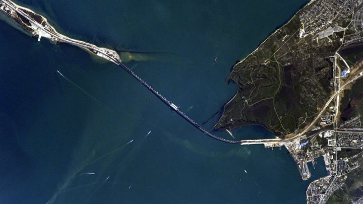 Крымский мост назвали источником проблем для России