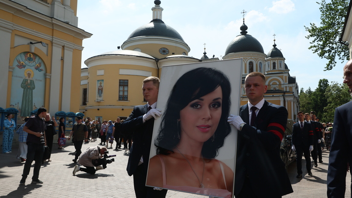Семья Анастасии Заворотнюк раскрыла ранее неизвестные факты о её последних проектах