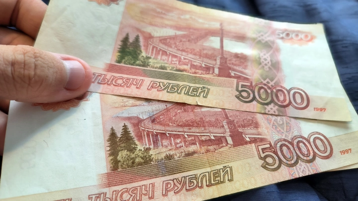 Рубль в зоне турбулентности: эксперт по фондовому рынку объяснил, что ждать после саммита Путина и Трампа