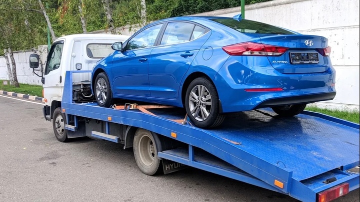 В Челябинской области с берегов популярного озера эвакуаторы увозят автомобили отдыхающих