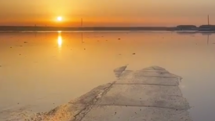 Можно рыбу ловить: в Челябинской области автомобильная дорога ушла под воду