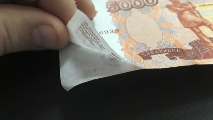 Фальшивомонетчики наводнили Златоуст липовыми пятитысячными
