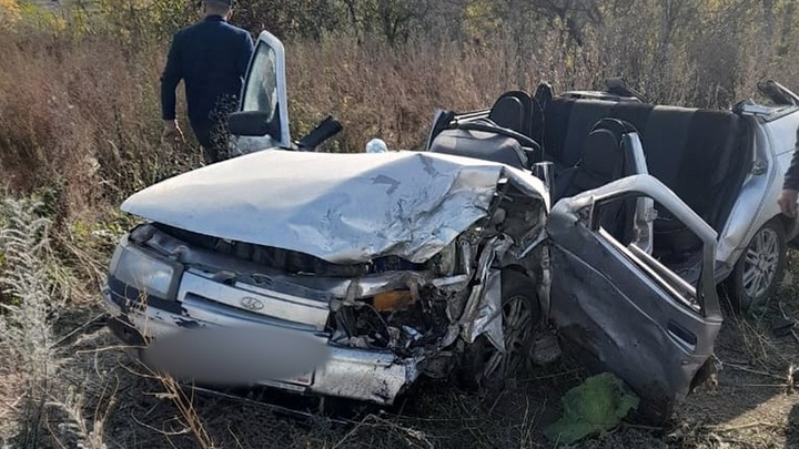Авария в Челябинской области: мужчину с тяжёлыми травмами зажало в салоне ВАЗа