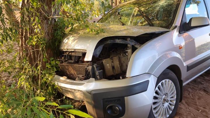 В Самарской области молодой человек выпил, сел за руль и врезался в дерево