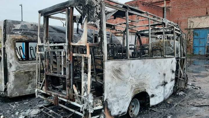 Под Истрой загорелись 12 автобусов