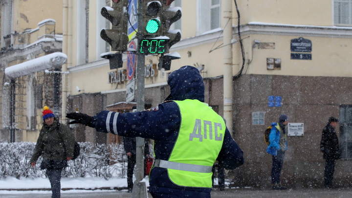В Петербурге прохожие скрутили пьяного южанина, который попытался скрыться с места ДТП