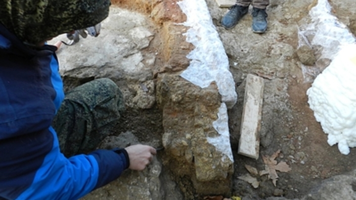 В Арзамасе на раскопках найден редкий крест с Никитой-бесогоном