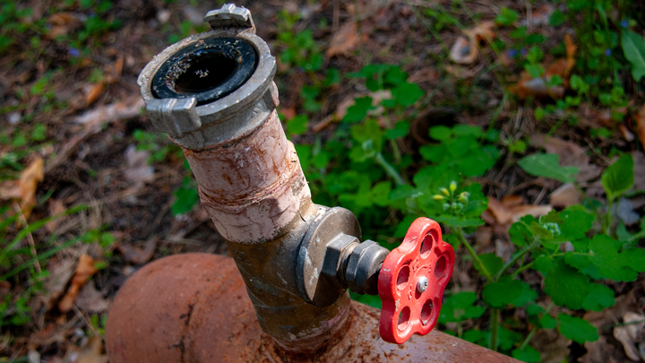 В Ростовской области из-за сильного ветра может возникнуть дефицит воды в разных городах