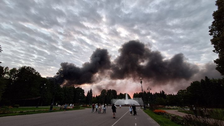 Названа причина страшного пожара на Крестовском в Петербурге: следователи завели дело