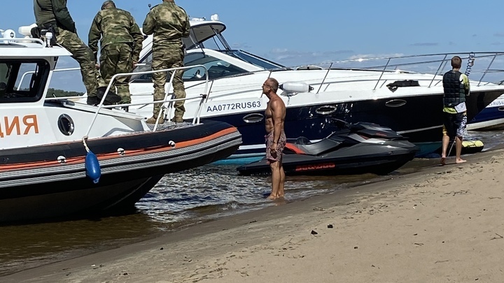 На Волге недалеко от Самары нашли затонувший катер и двух людей в нем