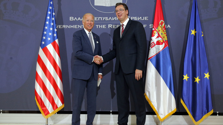 Байден предложил Вучичу объединиться против России