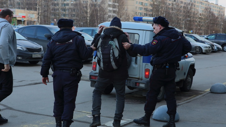 Азербайджанская мафия едет в зону СВО: Облавы на мигрантов в России становятся практикой