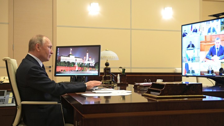 Часы на совещании у Путина показывали разное время: Конспирологи, на старт?