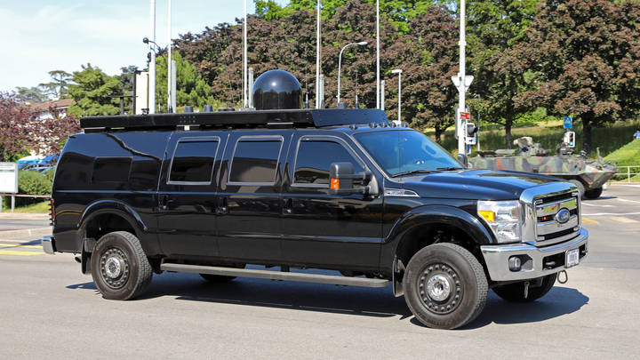 Байден прихватил ядерный чемоданчик? Багаж делегации США вызвал подозрения