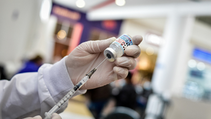 Учёные подтвердили опасную побочку вакцинации от COVID-19: Развивается за неделю