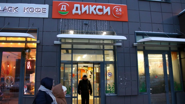 В Москве охранник «Дикси» избил покупателя, начавшего есть в магазине колбасу