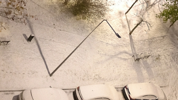 Погодный коллапс в Москве: Не выдерживают даже трамваи и грузовики