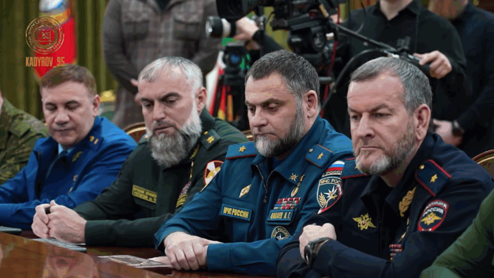 Глава МЧС Чечни после задержания в Дагестане явился на совещание у Кадырова
