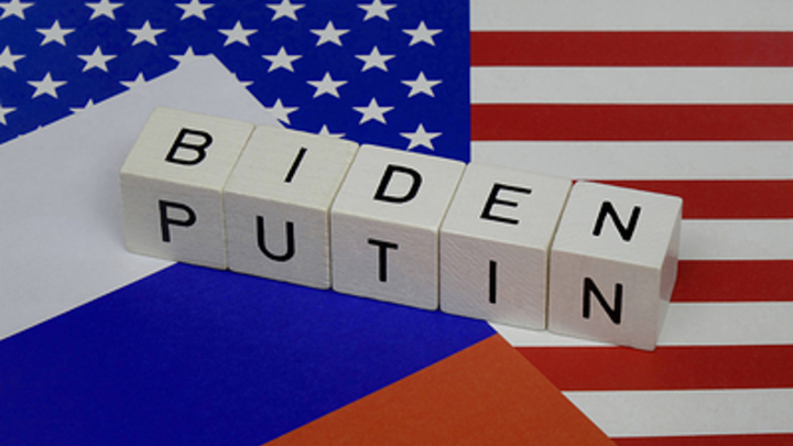 Политолог о диалоге Путина с Байденом: Разговаривать всегда лучше, чем бряцать оружием