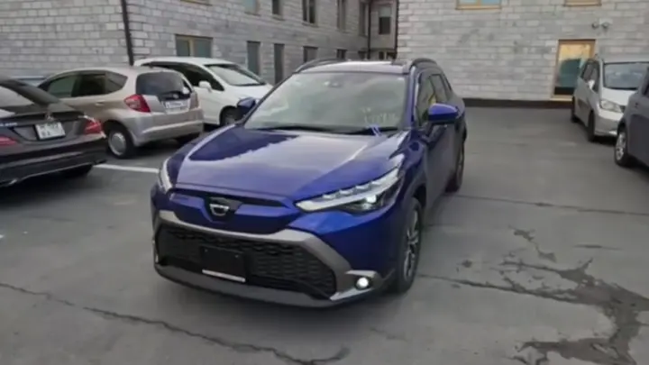В России стартовали продажи гибридного кроссовера Toyota Corolla Cross