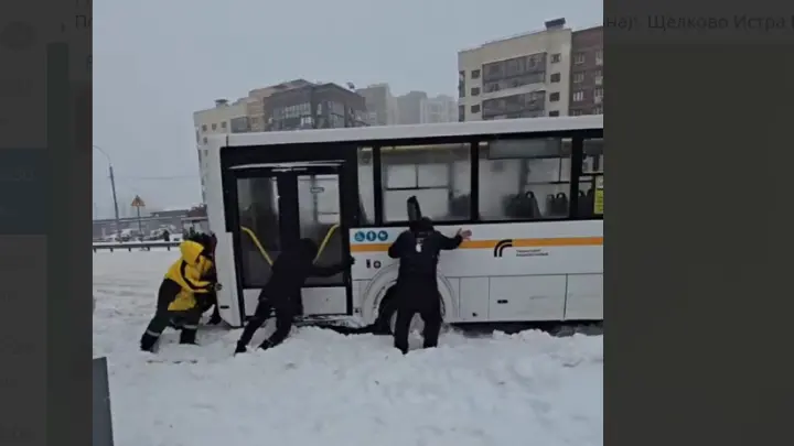 Синоптик Леус: высота сугробов в Москве достигла рекорда