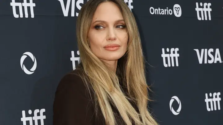 Зеленский окончательно опозорился. История с водителем Анджелины Джоли закончилась трагедией