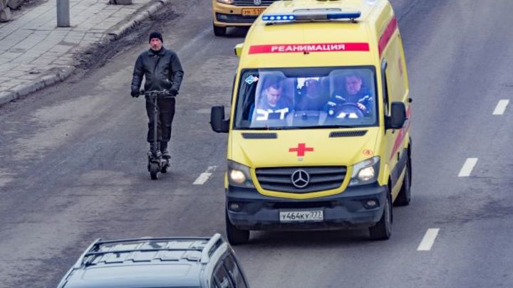 При взрыве в автосалоне в Екатеринбурге пострадал рабочий