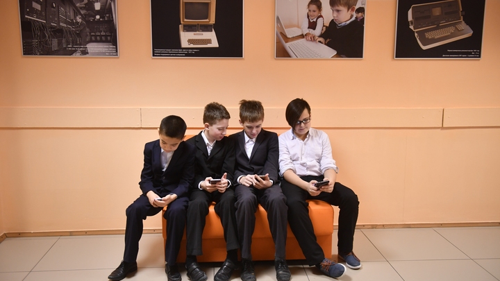 Школьникам хотят запретить снимать видео на уроках