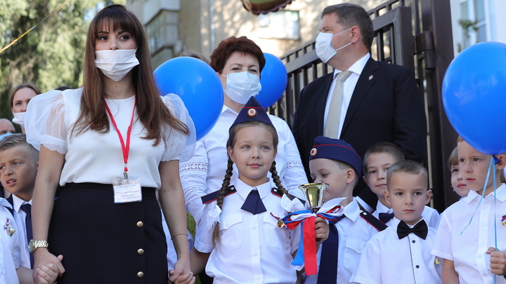 Лишь на завтраках далеко не уедем: Родители оценили поздравление губернатора Голубева с 1 сентября