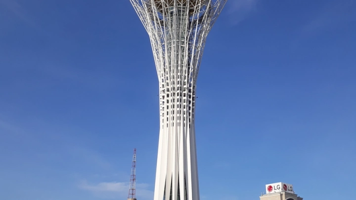 Казахи не помогают русским. В Питере у супругов угнали машину, она всплыла на рынке в Алматы