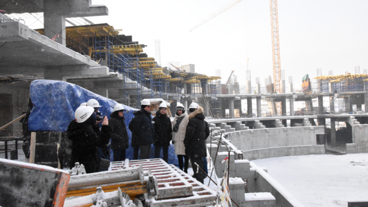 Строительный героизм: Новую ледовую арену в Новосибирске построят в срок