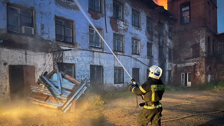 Площадь пожара на фабрике в селе Каминский Ивановской области составила 1600 квадратных метров