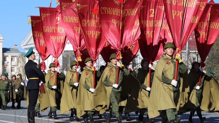 Я убит подо Ржевом: губернатор Шумков прочел стихотворение на Параде Победы