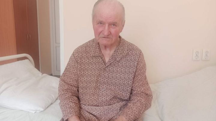 Оставаться там было невозможно: Дедушка из Мариуполя нашёл спасение у родных под Новосибирском