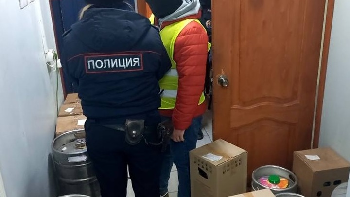 В Самаре полиция изъяла у торговцев 250 литров алкоголя