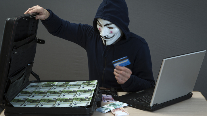 Полиция Екатеринбурга предупредила о новой схеме кражи денег с банковских карт