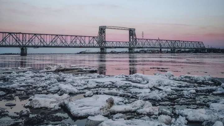 Голова у Брин-Наволок: ледоход движется к Архангельску