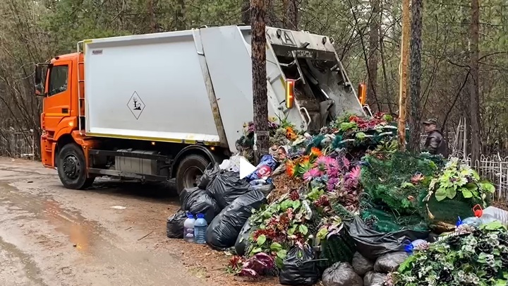 По кладбищенским улицам Читы проехались новые мусоровозы