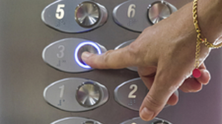 Жительницу жилого дома испугал лифт с заблокированными кнопками: Секретные этажи