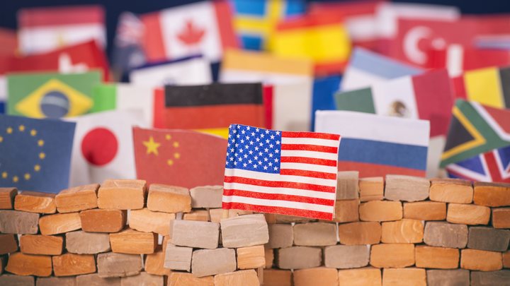 Русских проверяют на надёжность? Эксперт указал на зрителя санкционного театра