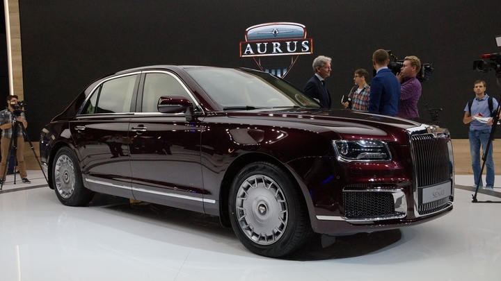 А ты, простите, кто, чтобы тест-драйв проводить?: Подписчики осадили скривившегося при виде лимузина Путина Давидыча