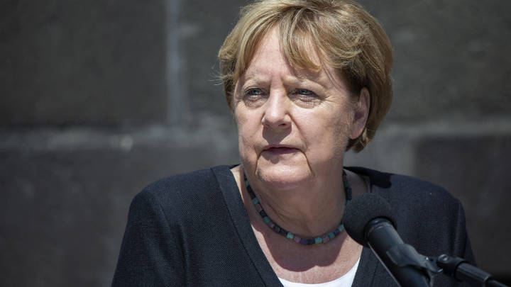 Меркель не нашла слов для описания сюрреалистической картины потопа в Германии