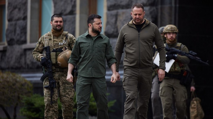 Агония режима: Киев призвал украинцев покинуть Херсонщину, где идет подготовка к референдуму