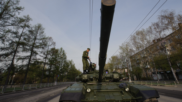 Рисунки, письма и иконы: Символы поддержки положили в каждый новый танк Прорыв
