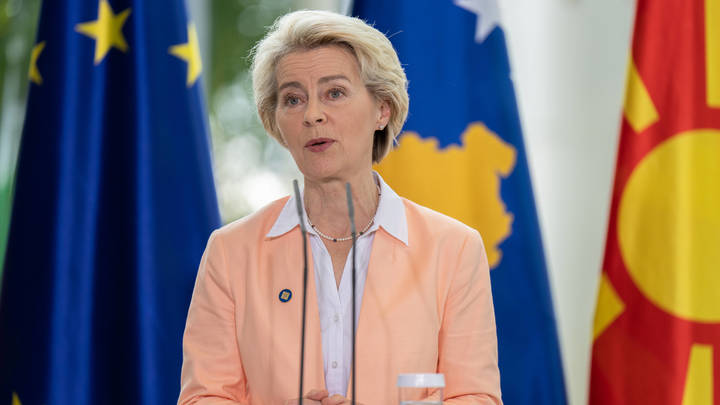 Народ ополчился против главы ЕК фон дер Ляйен после её заявления: “Урсула, что с соглашениями?”