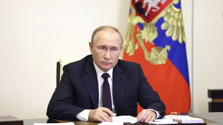 Путин и Шольц провели телефонные переговоры по Украине