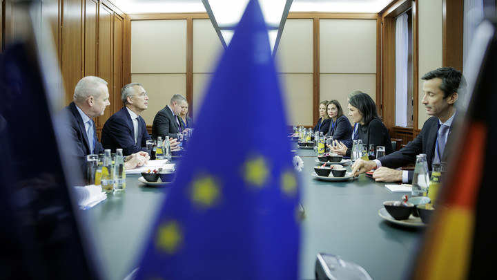 Новая идея из Госдумы: Русские дети не попадут в страны, где можно сменить пол