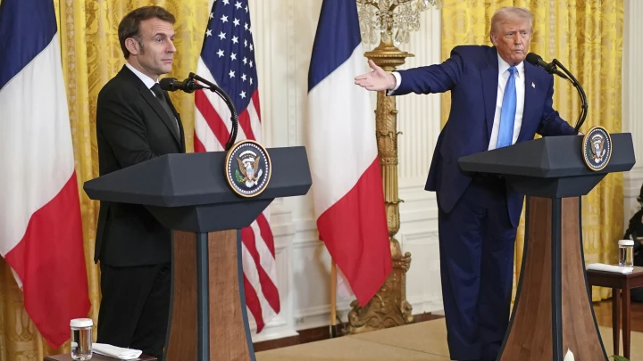 CNN: Макрон перебил Трампа во время беседы о финансировании Киева Евросоюзом